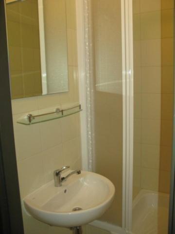 Uninova Hostel Bratislava Værelse billede